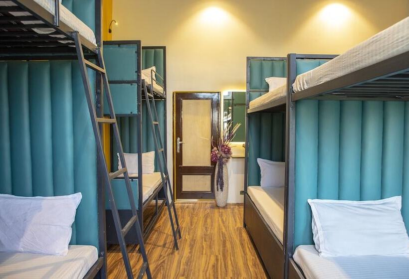 Empire Royale Hotel Hostel