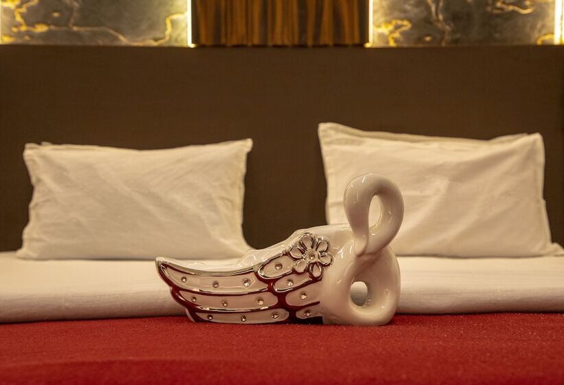 Empire Royale Hotel Hostel