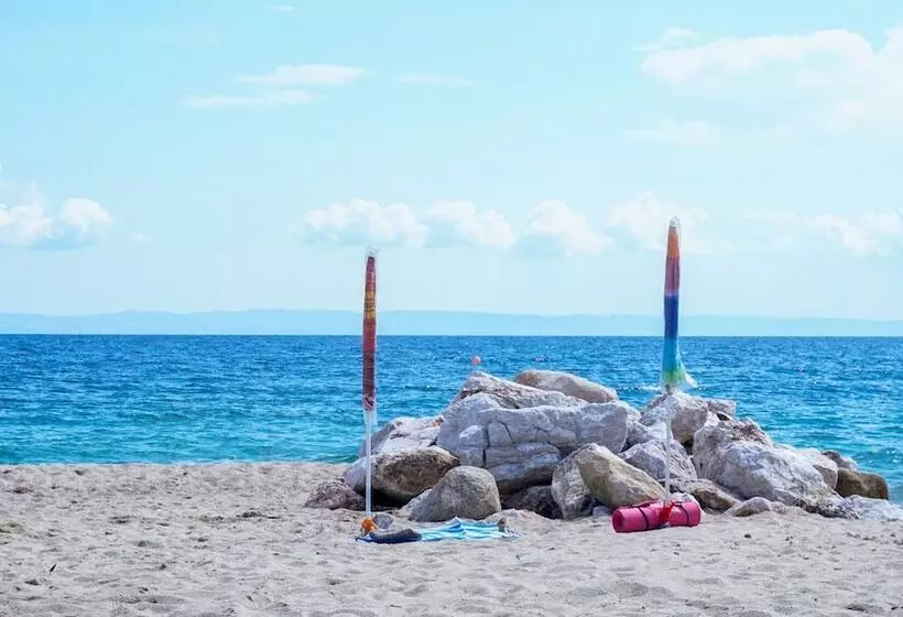 Hotelli Costa Domus Blue Luxury Apartments