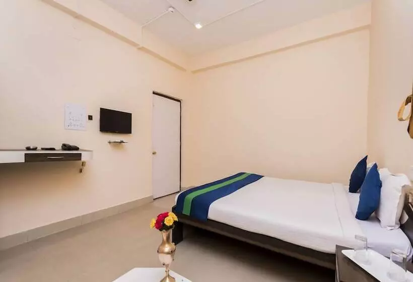 Fabhotel Aayash   Nr City Center Metro Station