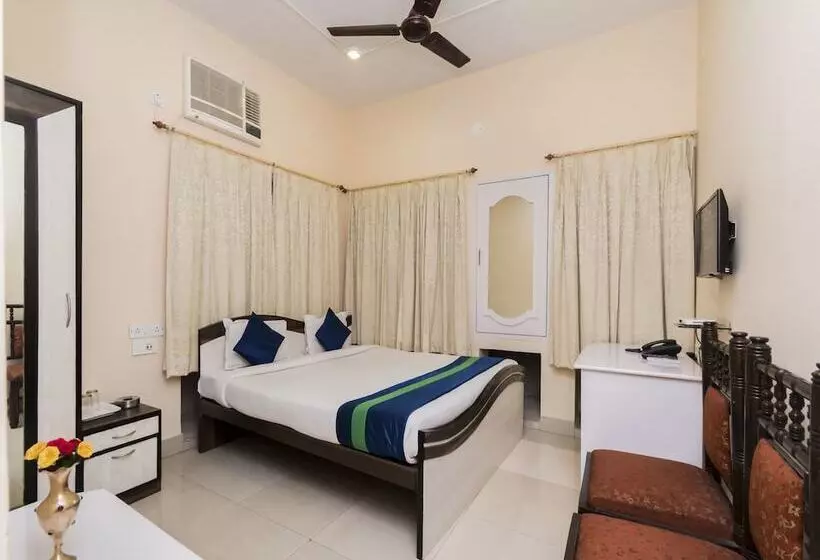 Fabhotel Aayash   Nr City Center Metro Station