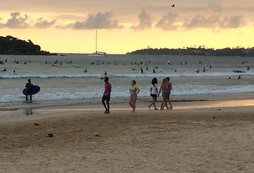 Отель Weligama Ocean Breeze
