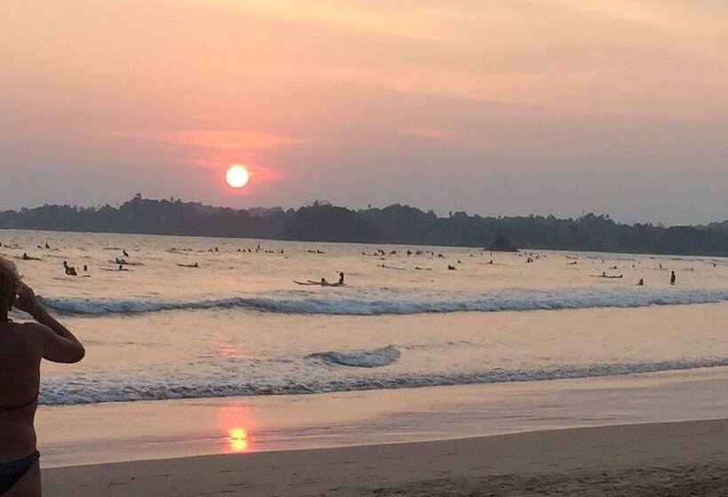 Отель Weligama Ocean Breeze