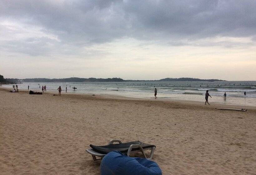 Отель Weligama Ocean Breeze