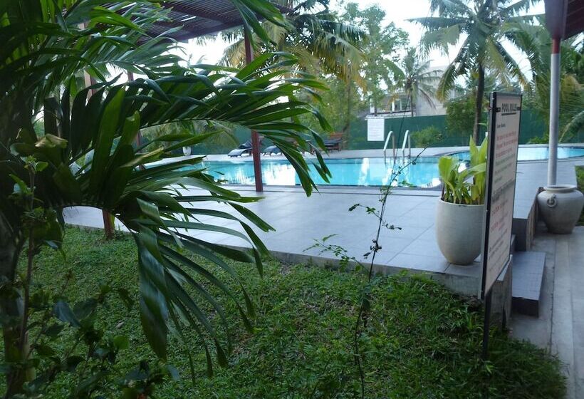 Отель Weligama Ocean Breeze