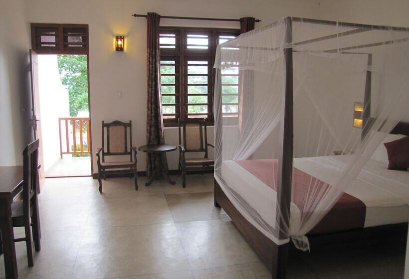 Отель Weligama Ocean Breeze