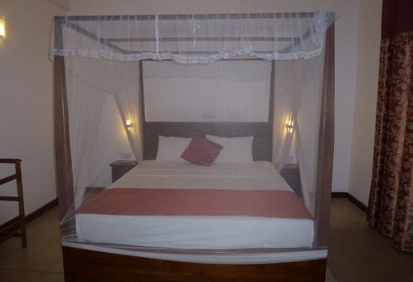 Отель Weligama Ocean Breeze