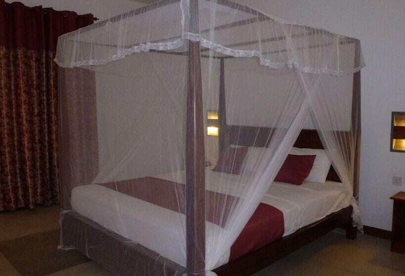 Отель Weligama Ocean Breeze