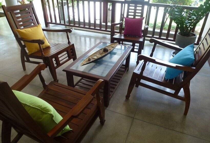 Отель Weligama Ocean Breeze