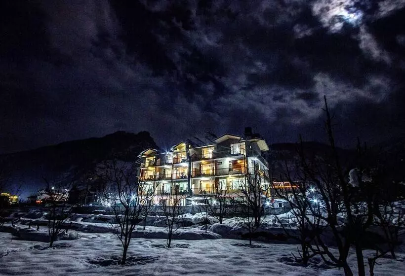 Mountain Face By Snow City Hotels