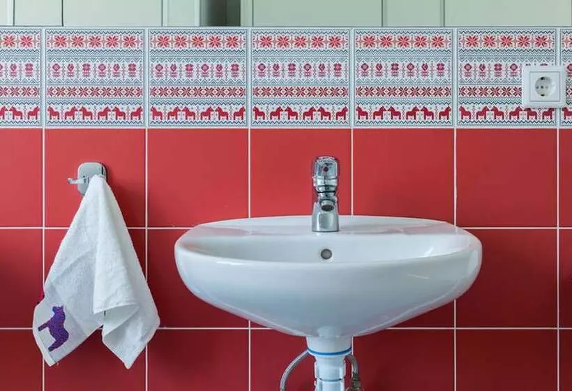 Ocharovannyy Strannik   Hostel