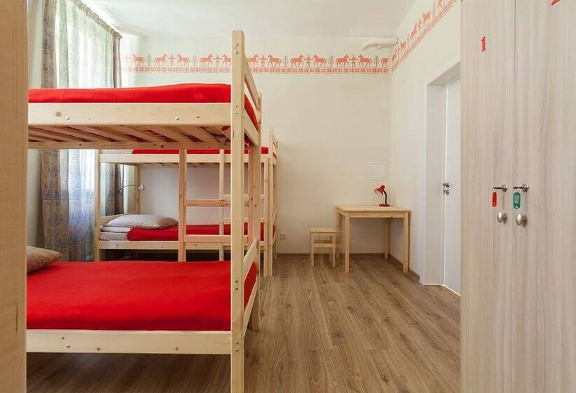 Ocharovannyy Strannik Hostel
