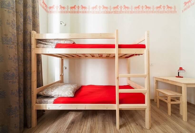 Ocharovannyy Strannik Hostel