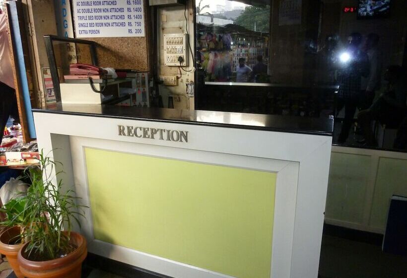 بنسيون Yadgar Guest House