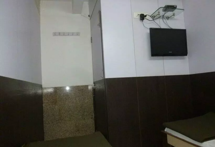 پانسیون Yadgar Guest House