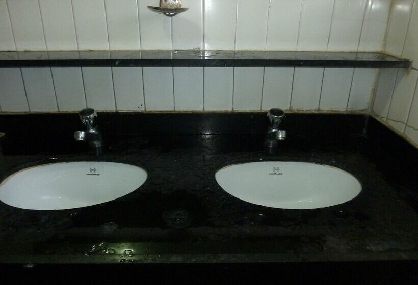 بنسيون Yadgar Guest House