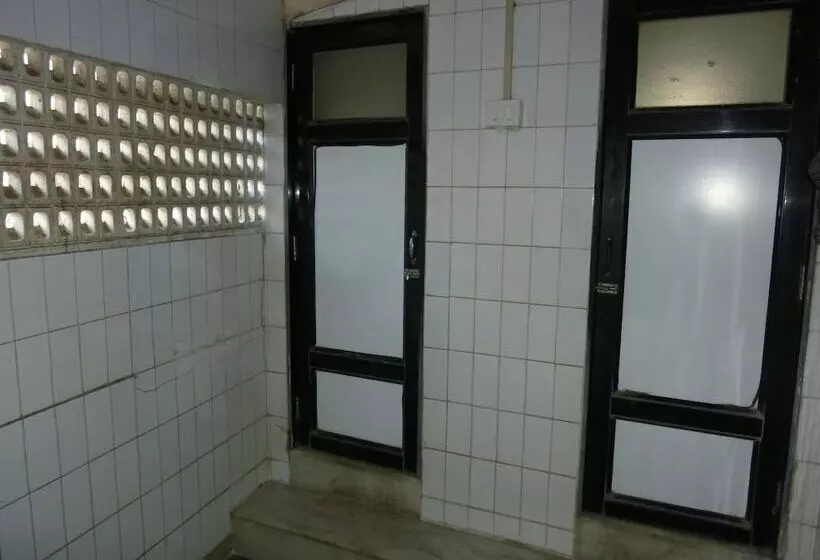 پانسیون Yadgar Guest House