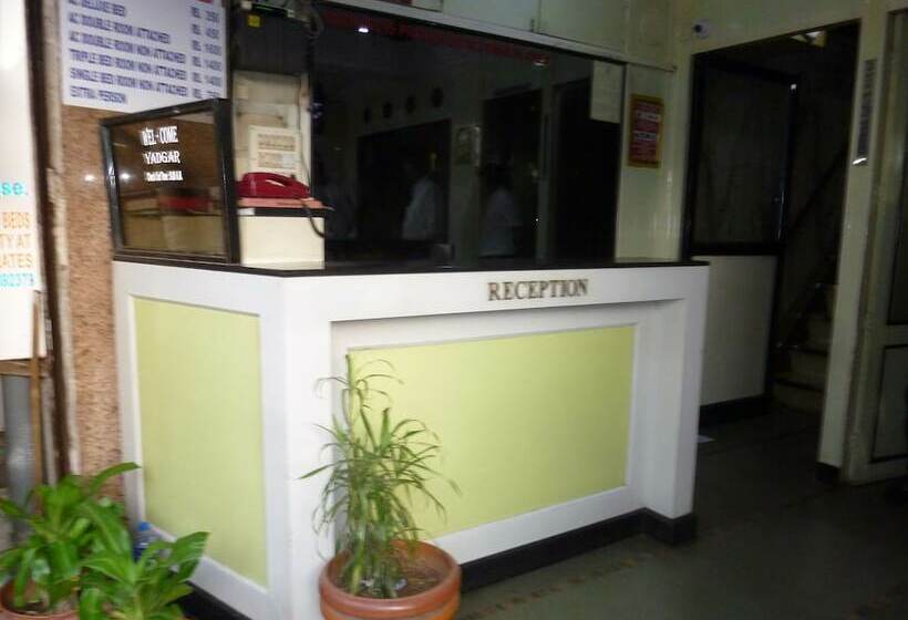 بنسيون Yadgar Guest House