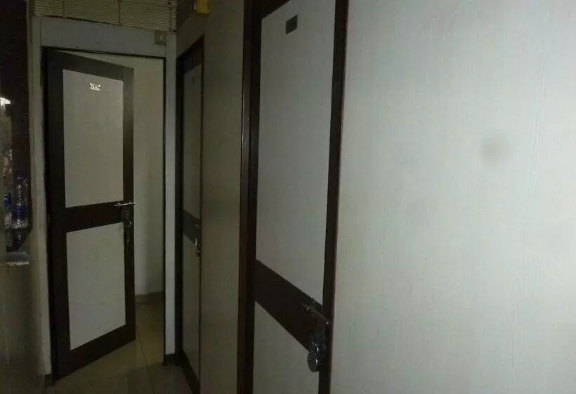 پانسیون Yadgar Guest House