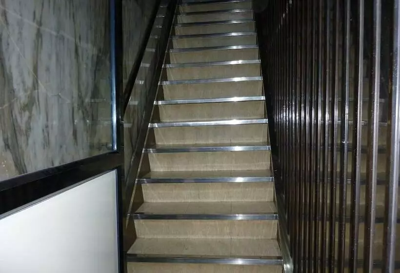 پانسیون Yadgar Guest House