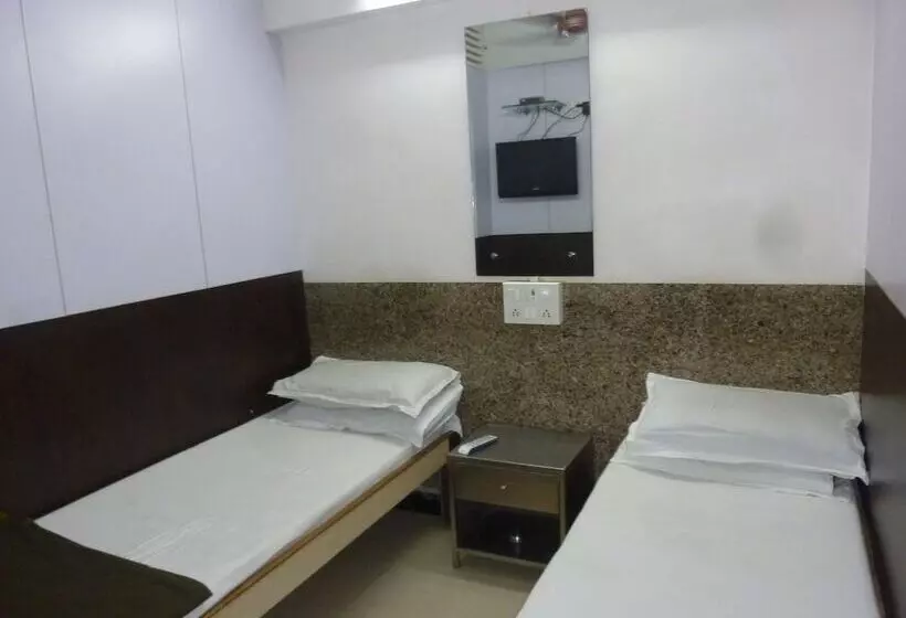 پانسیون Yadgar Guest House