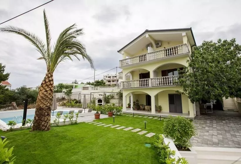 Apartments Bago