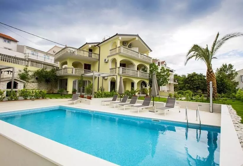 Apartments Bago