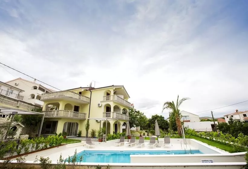Apartments Bago