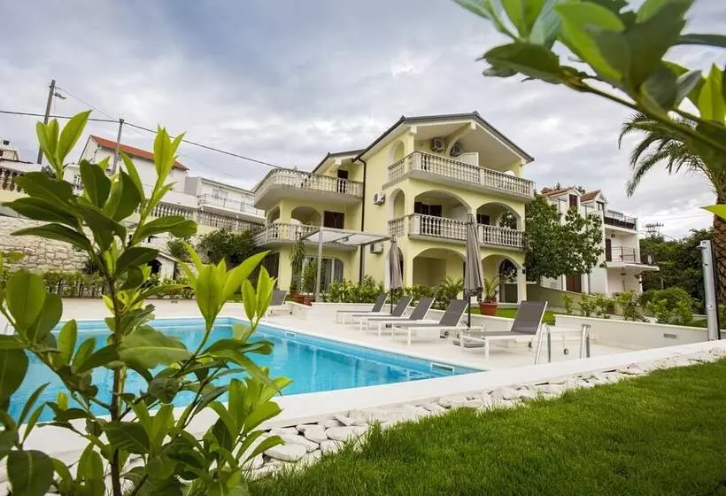 Apartments Bago