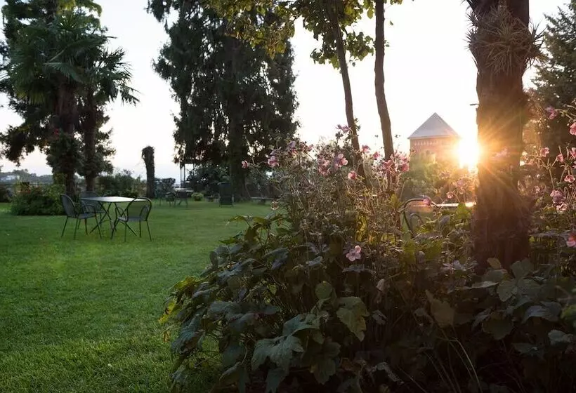 ホテル Albergo Real Castello