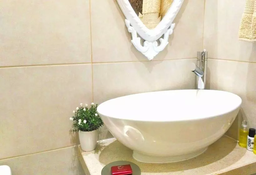 تختخواب و صبحانه Suites Inn Lagos