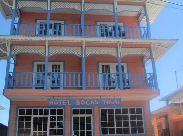 هتل Bocas Town