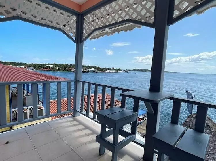 هتل Bocas Town