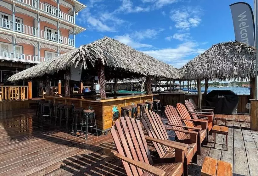هتل Bocas Town