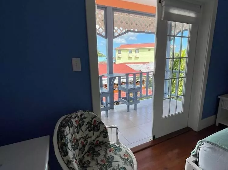هتل Bocas Town