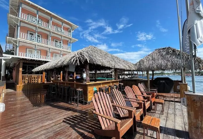 هتل Bocas Town