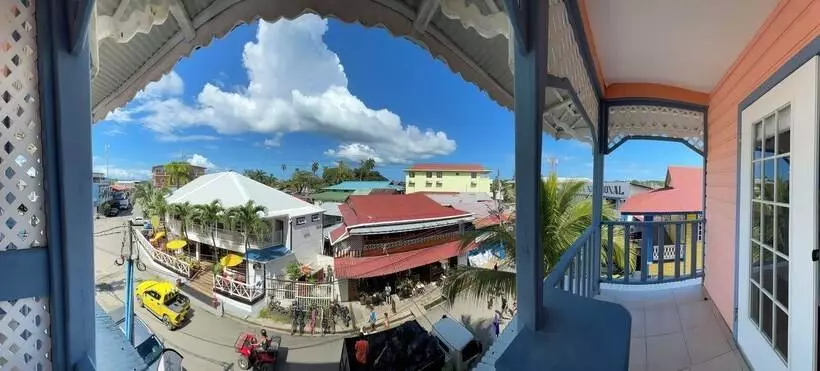 هتل Bocas Town