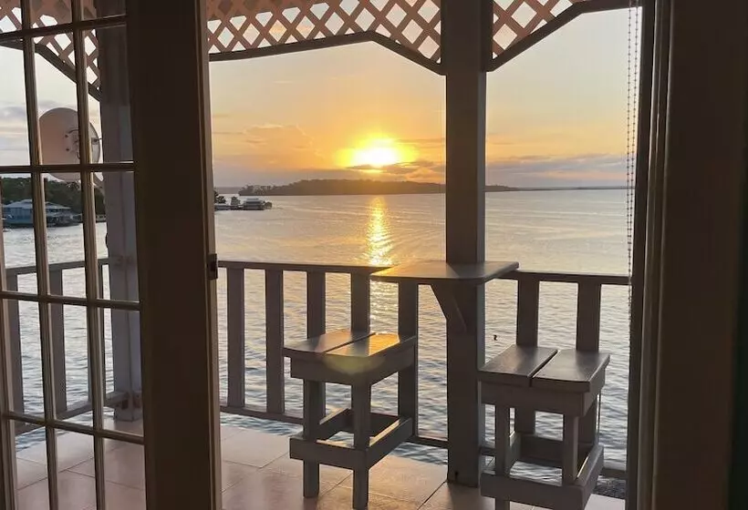 هتل Bocas Town