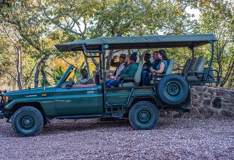 Hotelli Dinkweng Safari Lodge