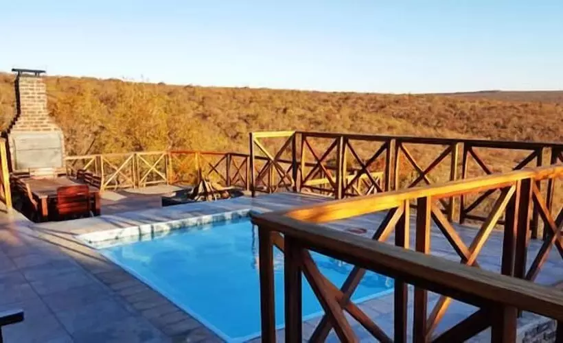 Hotelli Dinkweng Safari Lodge