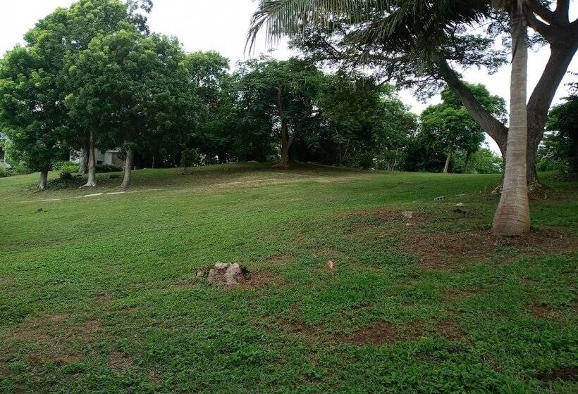 هتل Hix Island House