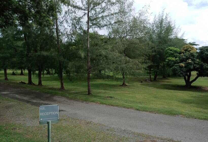 هتل Hix Island House