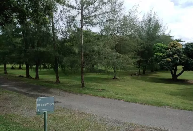 هتل Hix Island House