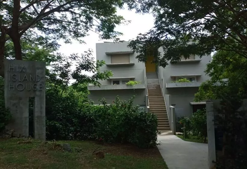 هتل Hix Island House