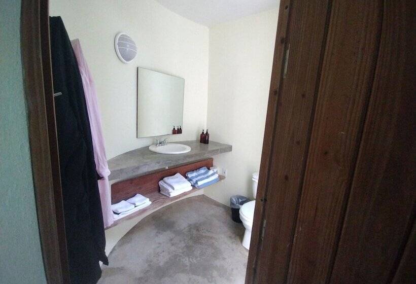 هتل Hix Island House