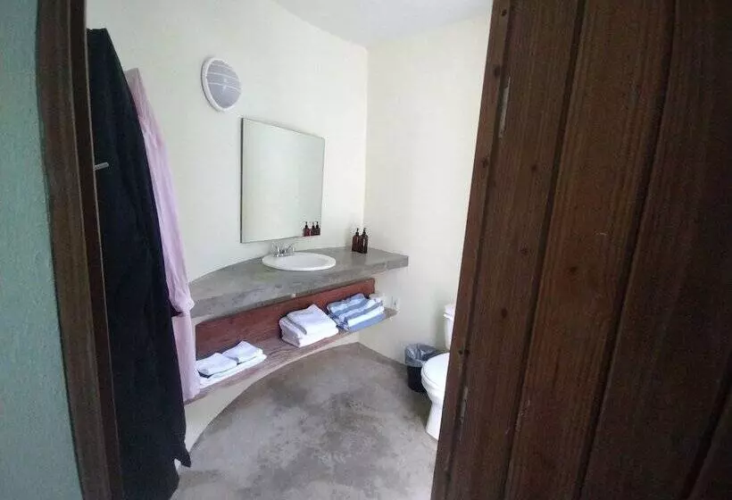 هتل Hix Island House