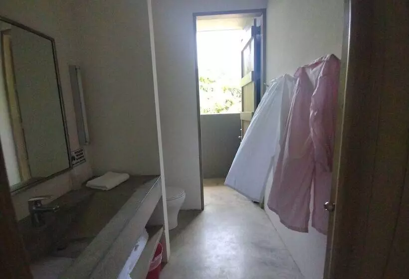 هتل Hix Island House