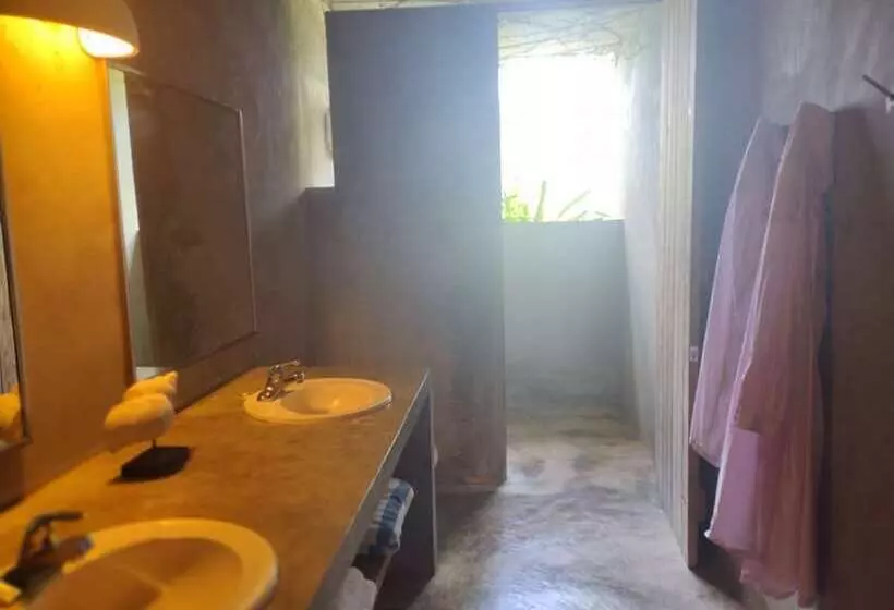 هتل Hix Island House