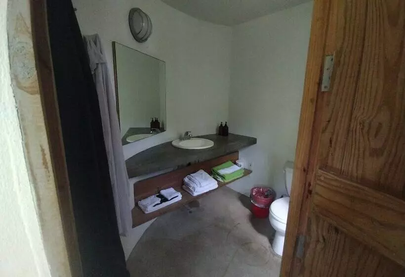 هتل Hix Island House