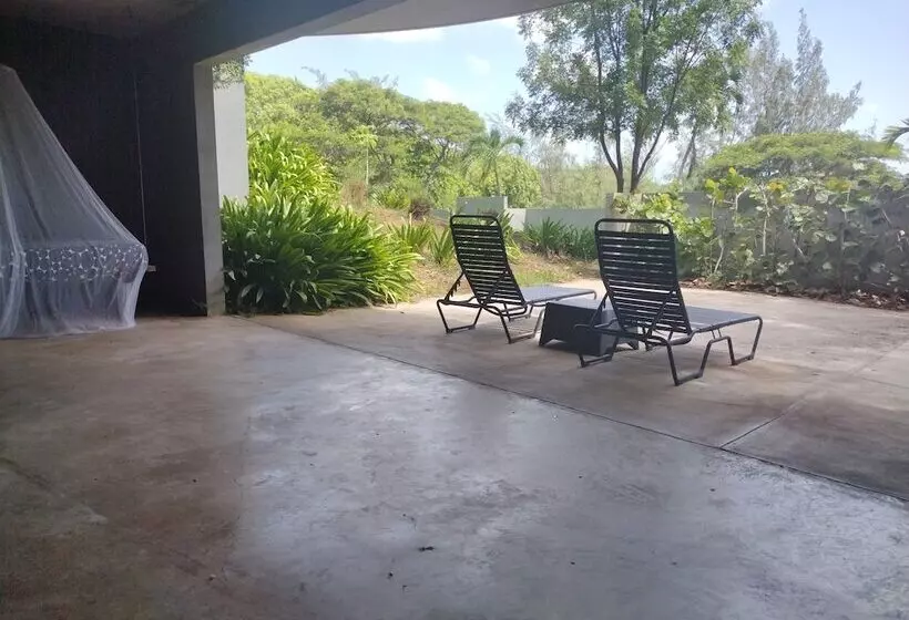 هتل Hix Island House